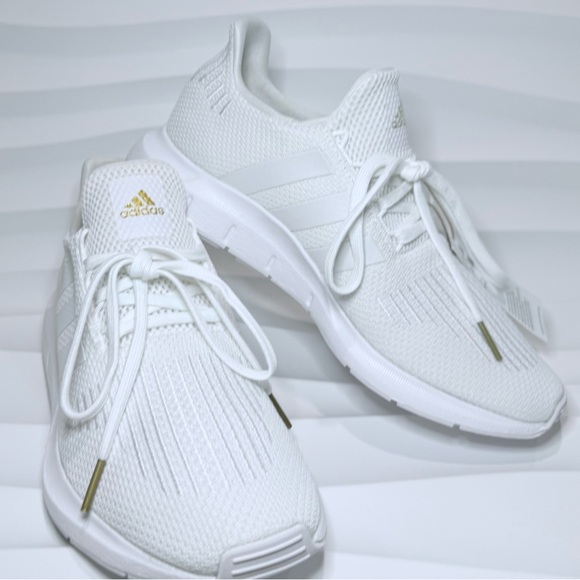 Women's Swift Run 1.0
adidas Top Sneakers - Picture 6 of 8